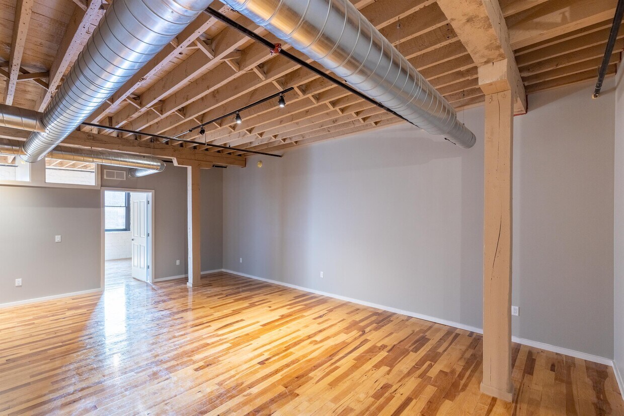 Primary Photo - 116 N 4th St