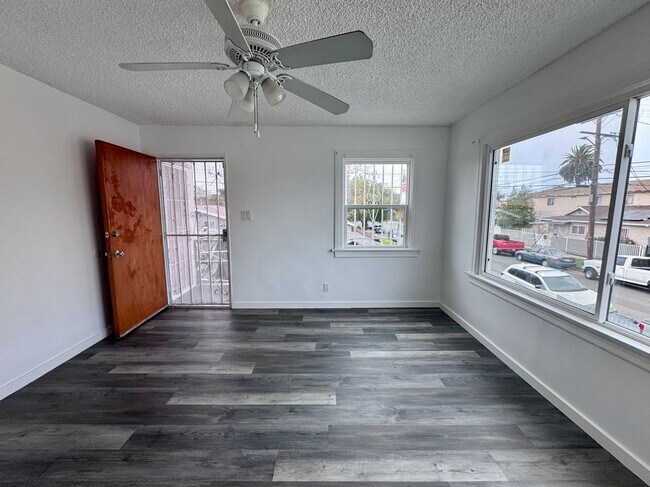 Foto del edificio - 858 W 88th St