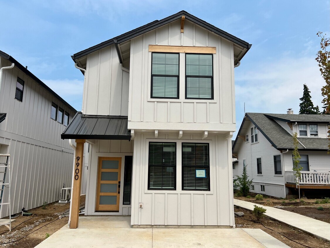 Foto principal - 9900 NE 46th Ct