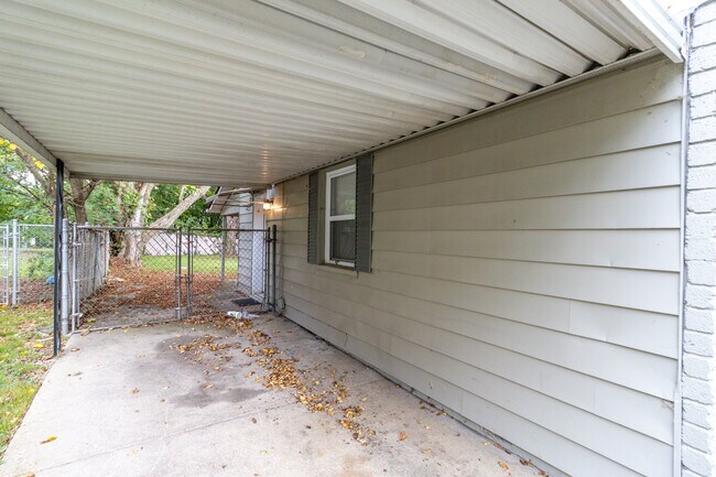 Building Photo - 2212 Harvey St