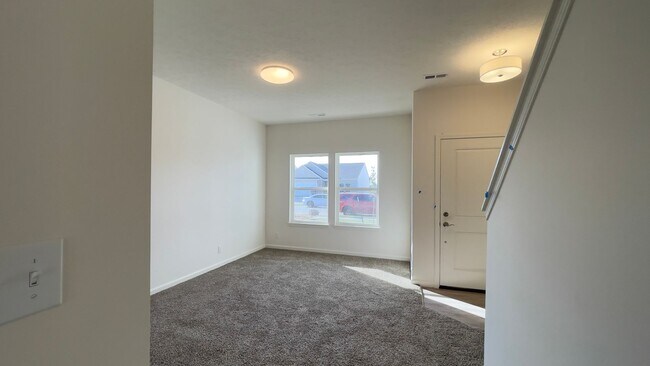 Building Photo - BARRINGTON LAKES