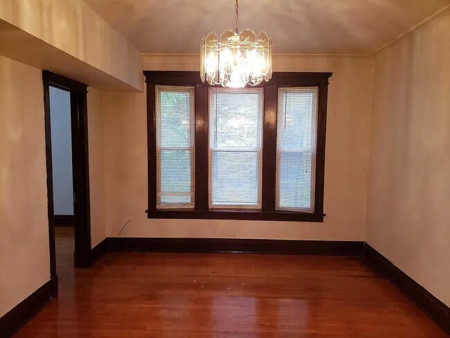 Foto del edificio - 5836 N Glenwood Ave