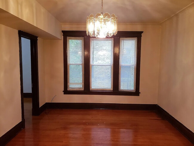 Building Photo - 5836 N Glenwood Ave