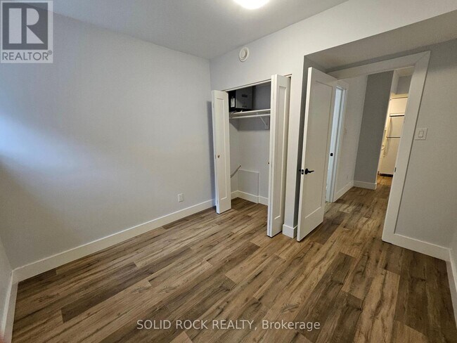 Photo du bâtiment - 846 Alpine Ave