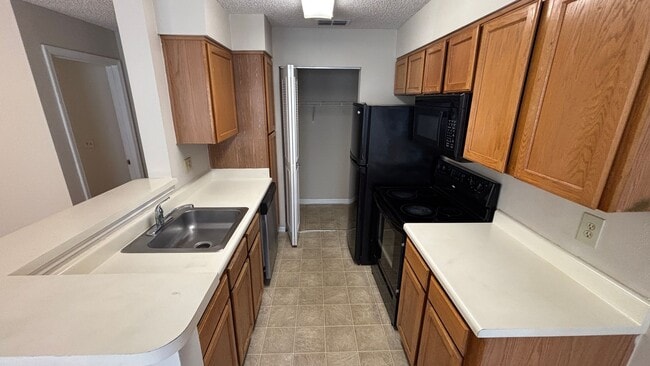 Building Photo - 2BR/2BA Tradewinds Condo with Wood Floors ...