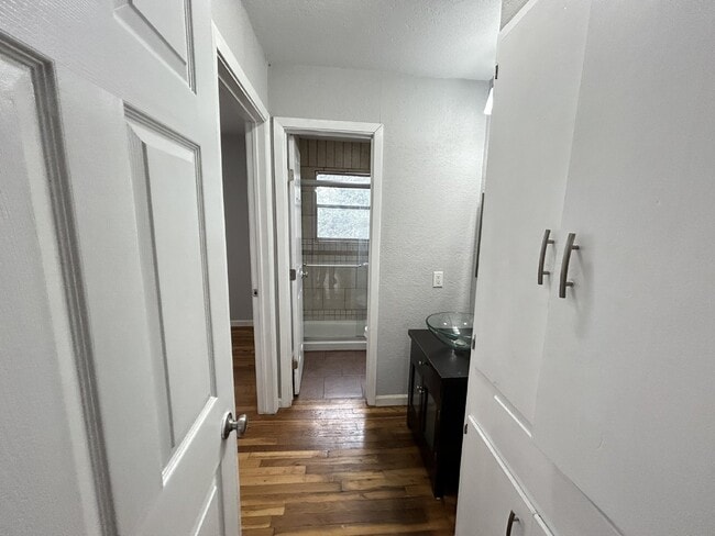 Building Photo - 211 Natalen Ave