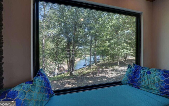 Building Photo - 675 Freedom Heights Dr