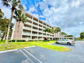Building Photo - 1075 Riverside Dr