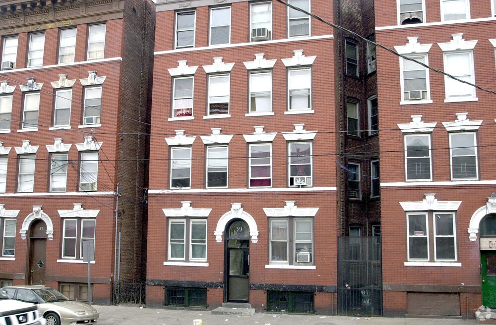 Building Photo - 59 Oak St