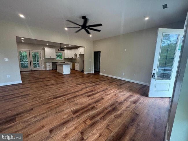Building Photo - 23195 Esperanza Dr
