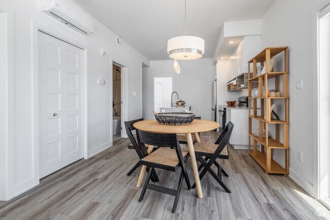 Champlain Village 2BR, 1BA - 840SF - Dining Room - Champlain Village Urbain
