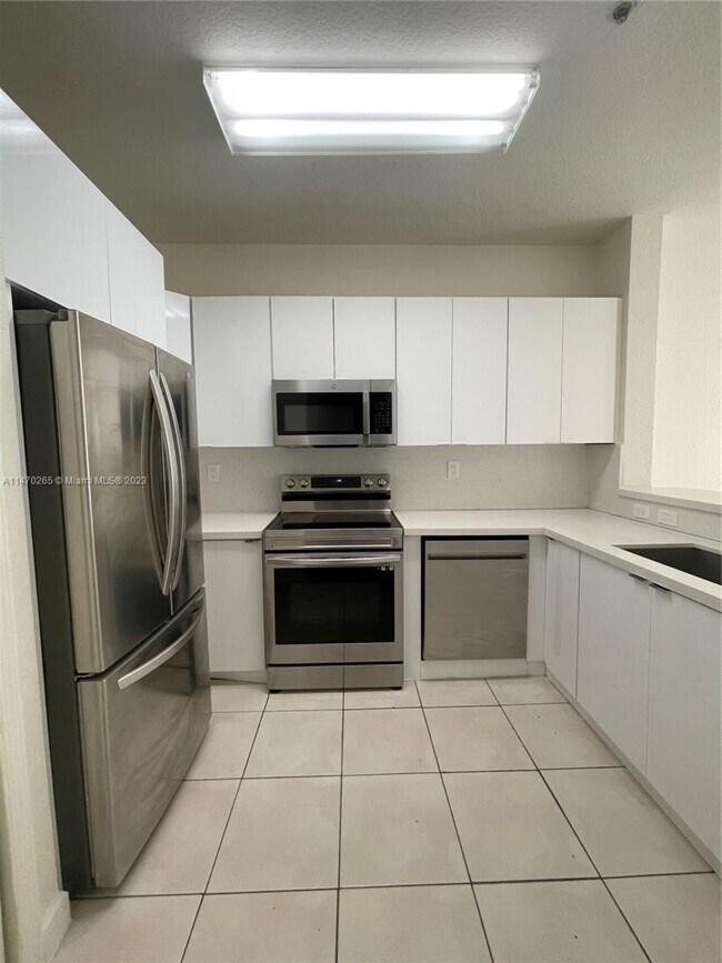 Foto del edificio - 17800 NW 73rd Ave # 104-21
