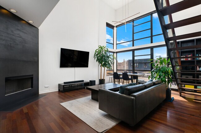 Building Photo - 808 N Greenview Ave