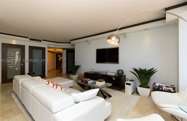 Building Photo - 4775 Collins Ave