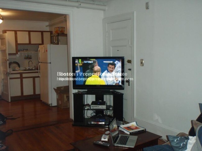 Building Photo - Large Back Bay Studio with all Utilities Inc.