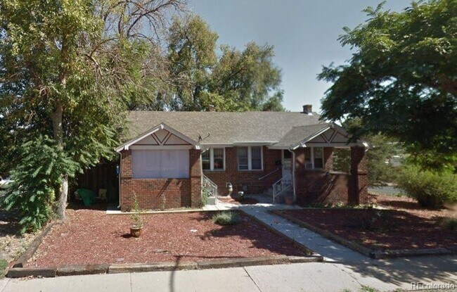 Foto del edificio - NICE 4-BEDROOM DUPLEX UNIT WITH GARAGE IN SUNNYSIDE! WATER, SEWER & TRASH INCLUDED!