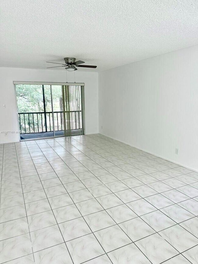 Building Photo - 7800 N Colony Cir