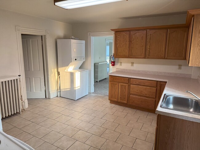 Building Photo - 608 Chippewa St