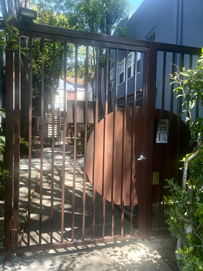 530 N San Vicente Blvd Unit 532, West Hollywood, CA 90048 Apartments