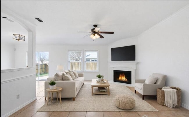 Building Photo - 1613 Grassy View Dr