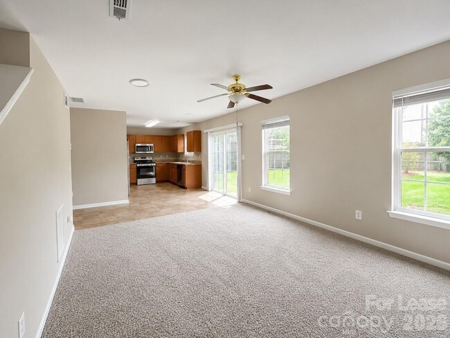 Building Photo - 1111 Delander Ln