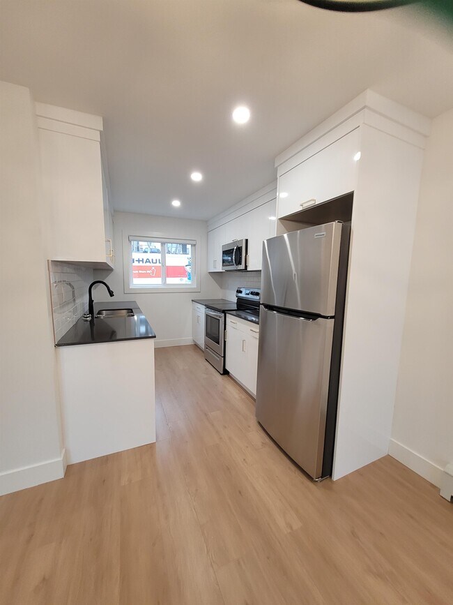 18121810 10 Ave E, Prince Rupert, BC V8J 2X6 Townhouse for Rent in