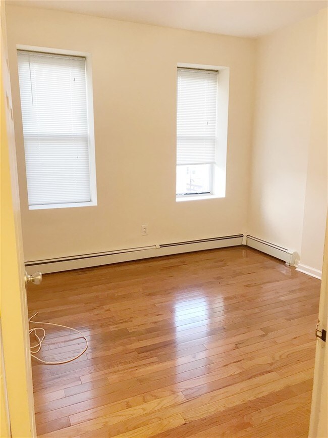 Building Photo - 151 Christopher Columbus Dr