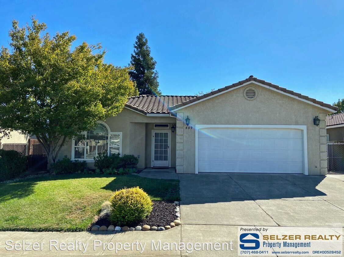 Foto principal - 3 br, 2 bath House - 449 Briarwood Dr.