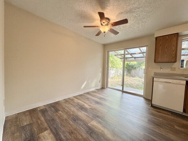 Building Photo - 2738 SE 62nd Ave
