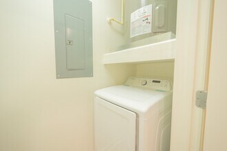 Building Photo - 2520 Robinhood St