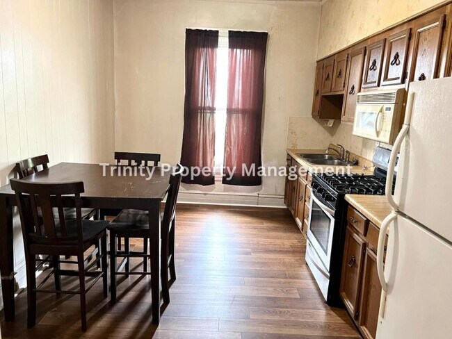 Foto del edificio - 628 Mulberry Ave