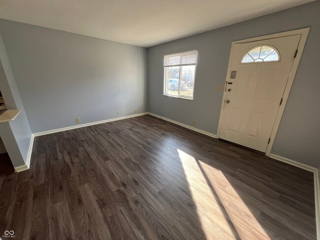 Building Photo - 322 N Clark St