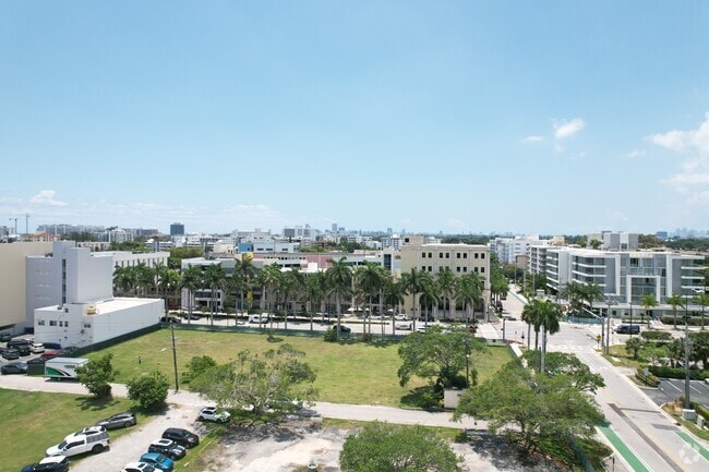 Building Photo - THE Well Bay Harbor Islands