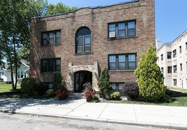 Building Photo - Chicago Villas