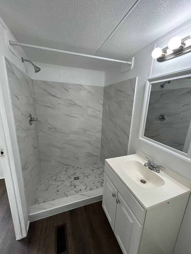 Foto del edificio - 1406 E Wallisville Rd