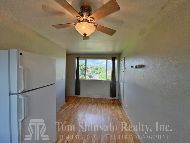 Building Photo - 1032