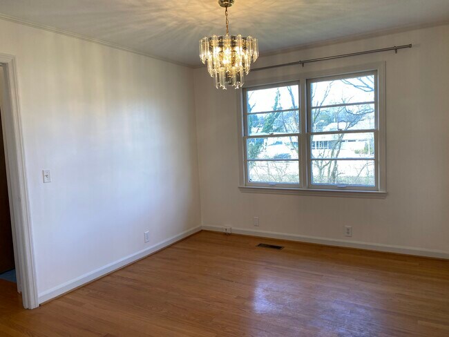 Foto del edificio - 411 Brown Ave NW