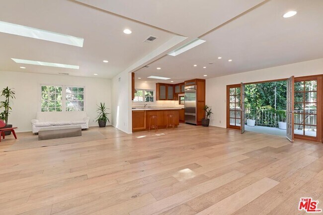 Building Photo - 7586 Woodrow Wilson Dr