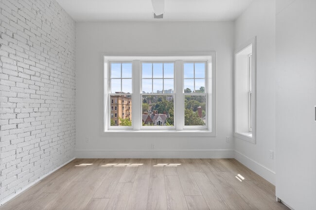 Building Photo - 1578 Beacon St