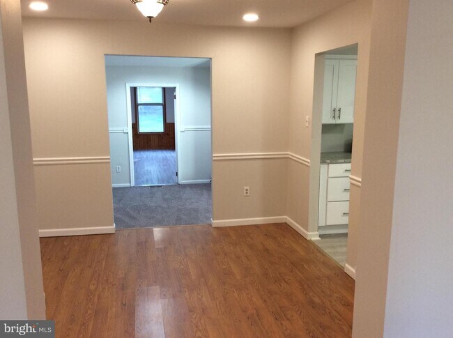 Building Photo - 307 Elbo Ln