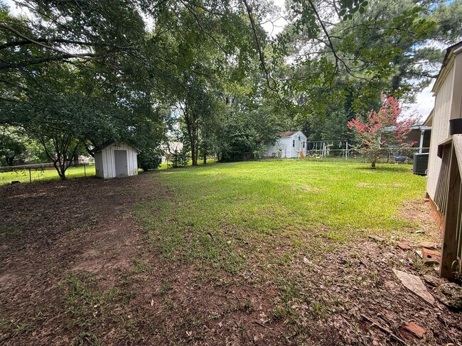 Foto del edificio - ** 3 bed 1 bath located in Forest Hills **...