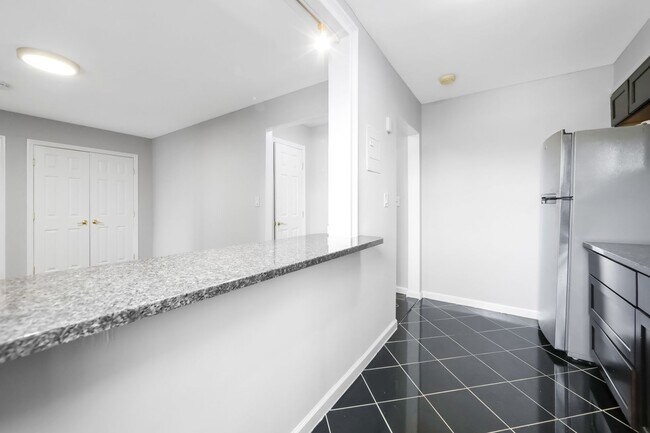 Foto del edificio - 2339 Hudson Terrace