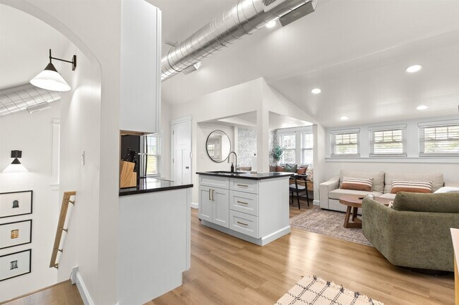 Building Photo - 221 Ardmore Dr