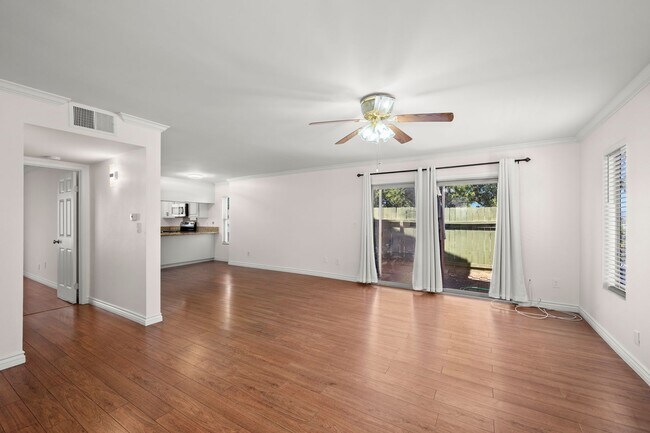 Building Photo - Beautiful Townhome in El Cajon