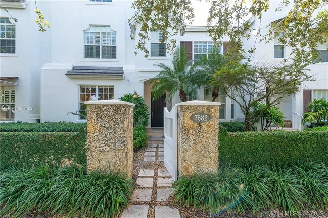 Building Photo - 7682 SW 54th Ave