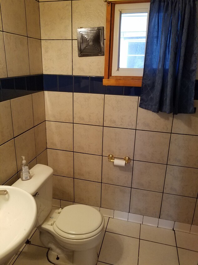 27 E Muir Ave, Hazel Park, MI 48030 House Rental in Hazel Park, MI