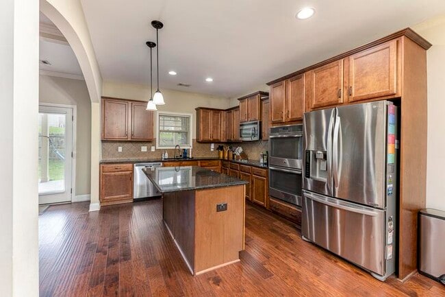 Building Photo - 2183 Bandera Dr