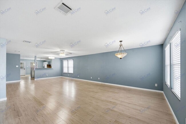 Foto del edificio - 8401 Swan Park Dr