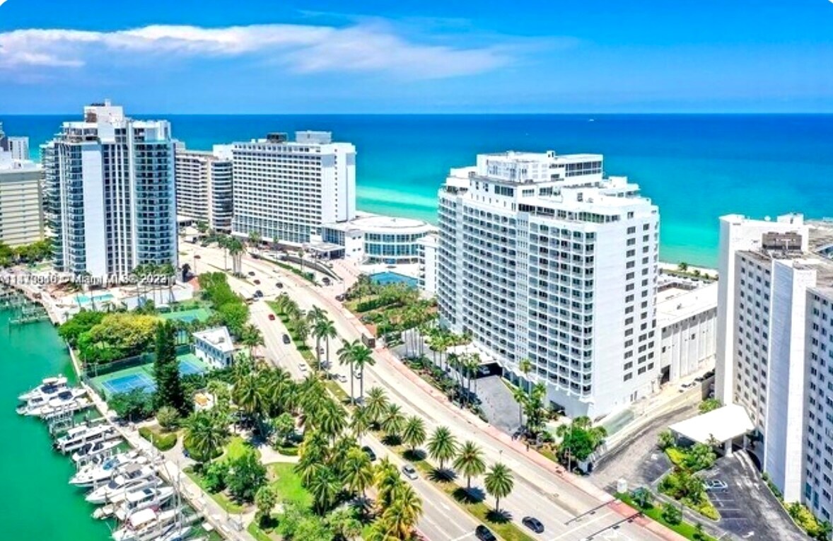 Foto principal - 5401 Collins Ave