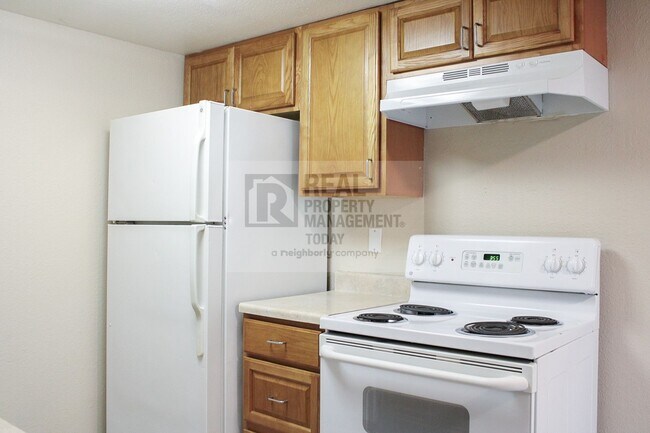 Building Photo - MOVE IN SPECIAL - $250.00 off first month!...